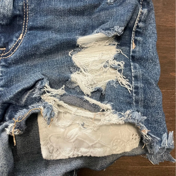 American Eagle Next Level Stretch Peak Thru Pocket Jean Shorts Women’s  2 - Picture 2 of 9
